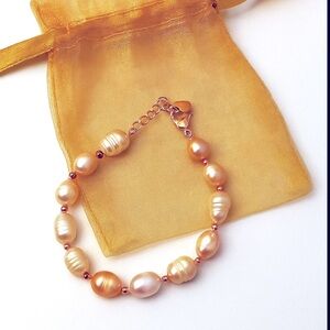 Elegant Pearl Bracelet with Gold Accents